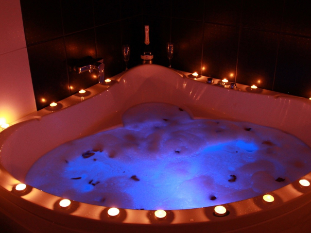 Шикарная однокомнатная квартира в новом доме в Самаре огромная джакузи фото №4