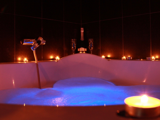 Шикарная однокомнатная квартира в новом доме в Самаре огромная джакузи фото №11