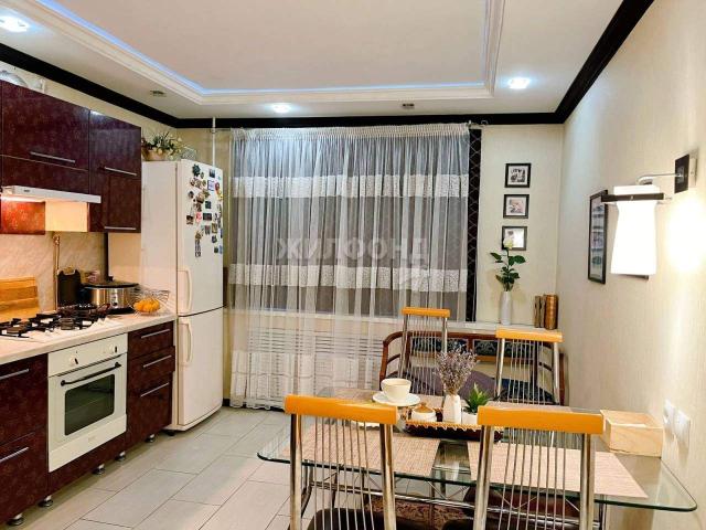 Квартира на продажу в Дятьково, 13-й микрорайон, 3 фото №0