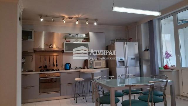Квартира на продажу в Ростове-на-Дону, улица Максима Горького, 15 фото №0