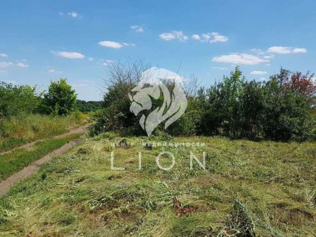 Участок на продажу в Строителе, Магистральная улица фото №0