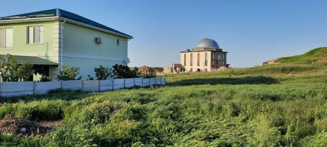 Участок на продажу в Угловом, улица Комарова фото №0