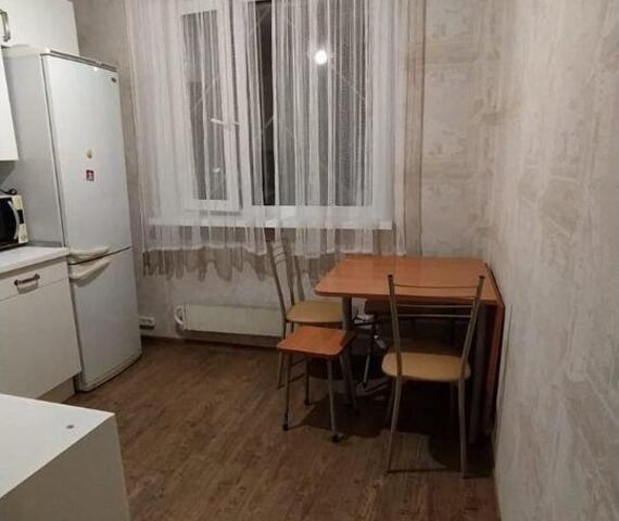 Сдам однушку косметический ремонт на длительный срок с мебелью фото №0