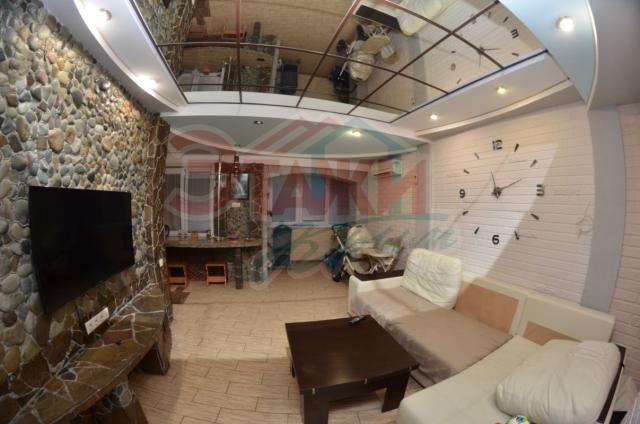 Квартира на продажу по адресу Россия, Республика Крым, Алушта, посёлок городского типа Партенит, Солнечная улица, 8 фото №0