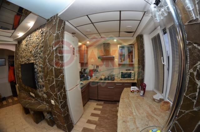 Квартира на продажу по адресу Россия, Республика Крым, Алушта, посёлок городского типа Партенит, Солнечная улица, 8 фото №2