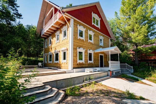 Дом на продажу в Листвянке, улица Чапаева, 78 фото №0