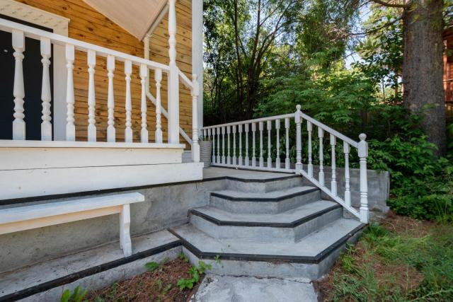 Дом на продажу в Листвянке, улица Чапаева, 78 фото №1