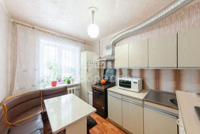 Квартира на продажу в Екатеринбурге, Армавирская улица, 17  фото №0